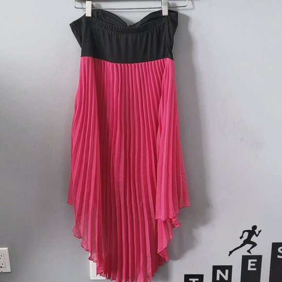 High-Low Chiffon Pleated Dress - Picture 5 of 8